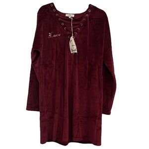 𝅺NWT ENTRO BURGUNDY VELVET‎  LACED LOVE TUNIC TOP
